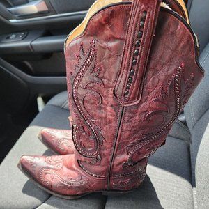 corral women's red overlay and studs snip toe boots G1401